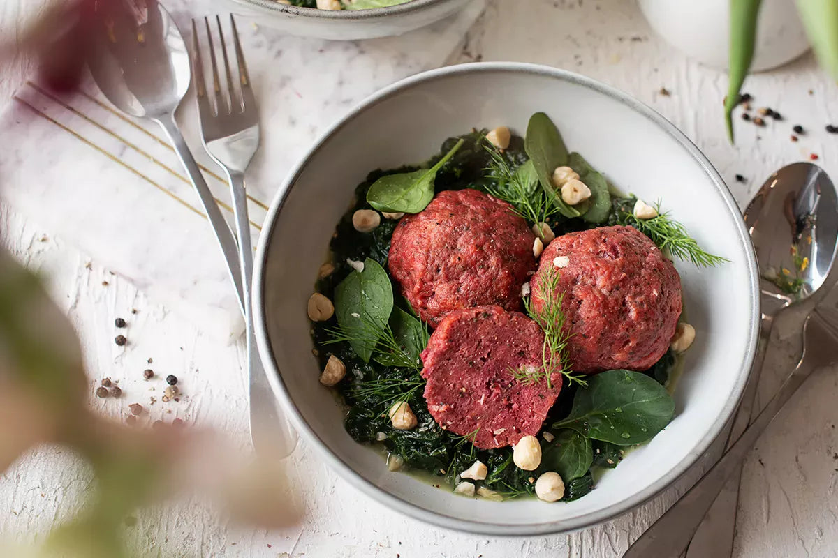 Gastblog: Cooking Catrin - Rote Beete Knödel auf Blattspinat