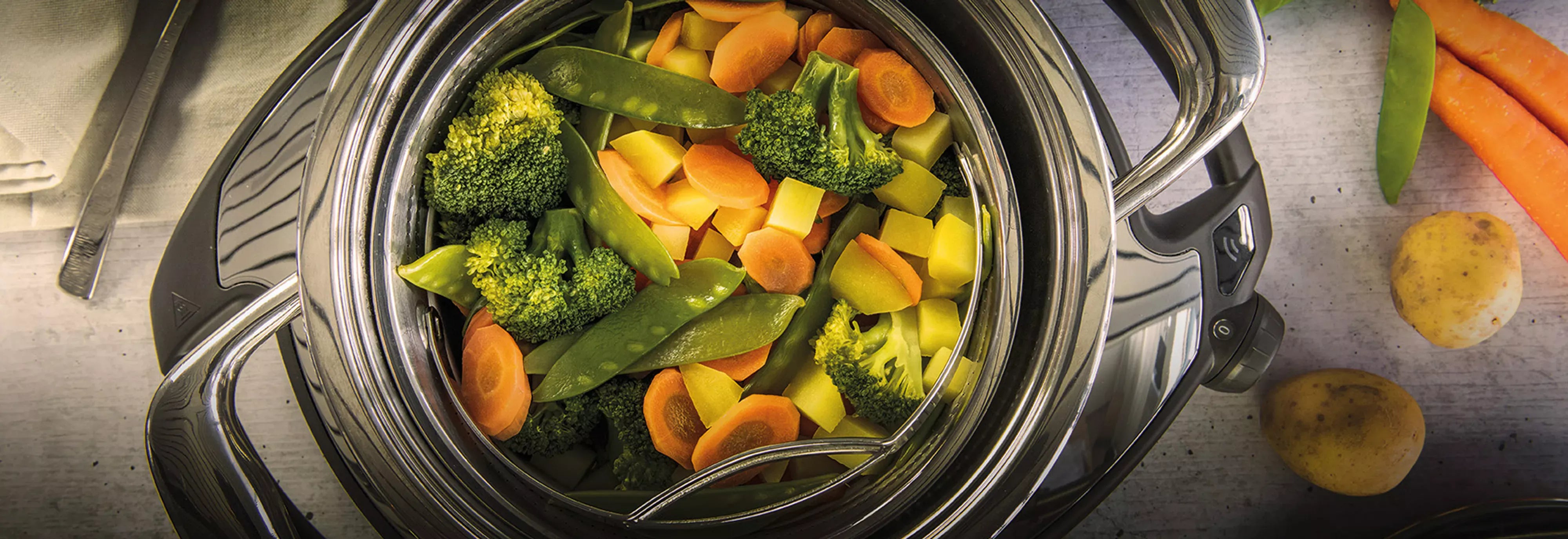 AMC Topf gefüllt mit Gemüse: bewahre mehr Vitamine und Nährstoffe beim Kochen mit AMC