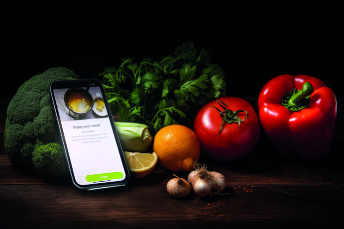 Unverzichtbar die AMC Cook & Go App mit Gemüsen im Hintergrund