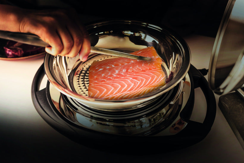 lachs anbraten in einer AMC Pfanne und auf Kalorien und Fett verzichten